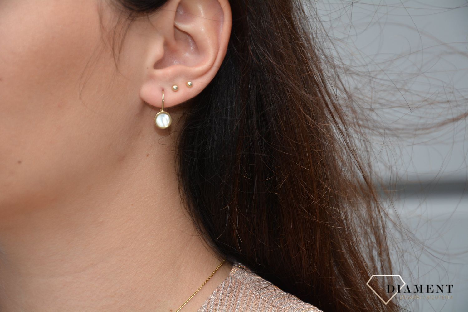 Złote kolczyki próby 333 'okrągłę masa perłowa'.jpg